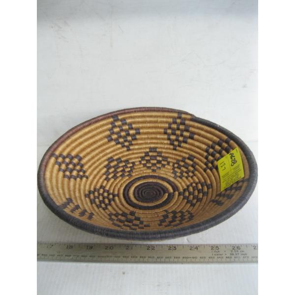 WOVEN BASKET W/DECORATIVE PATTERN