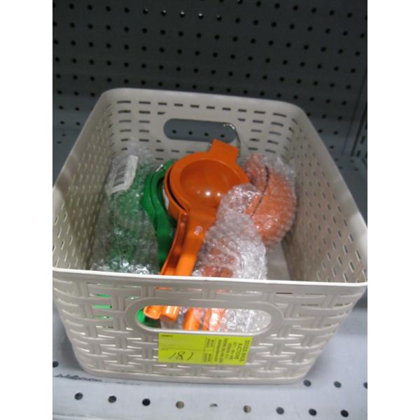 PLASTIC BIN W/ASST. HAND JUICERS