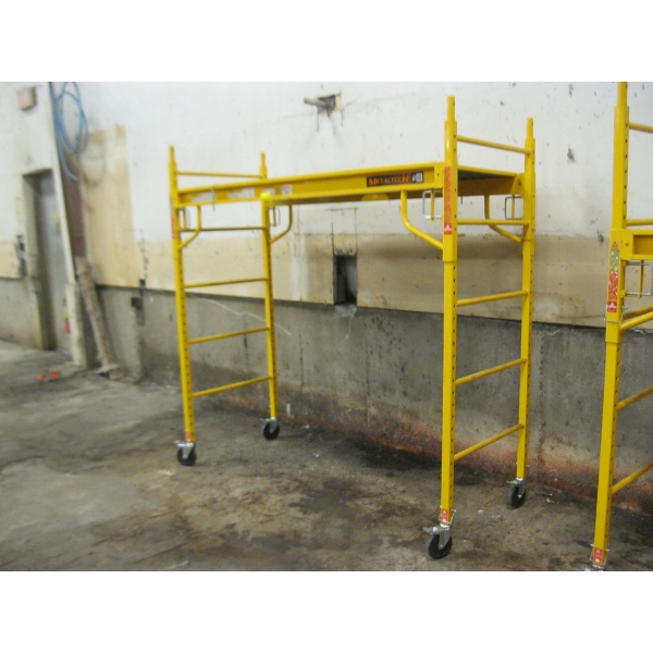 METAL TECH ADJUSTABLE SCAFFOLD ON CASTORS