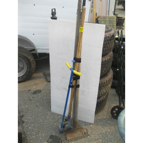 BUNDLE OF GARDEN TOOLS  
