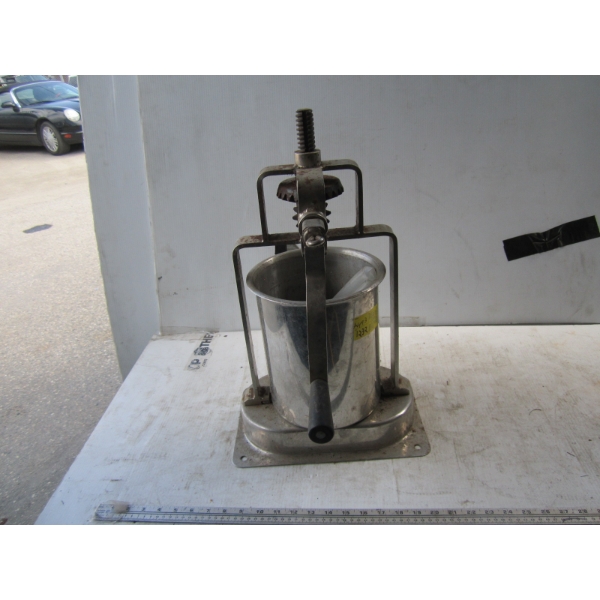 COMMERCIAL SAUSAGE STUFFER