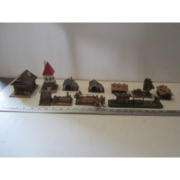 TRAIN HOUSES & DÉCOR