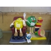Image 2 : 2 M&Ms FIGURINES, M&Ms TINS, ETC.