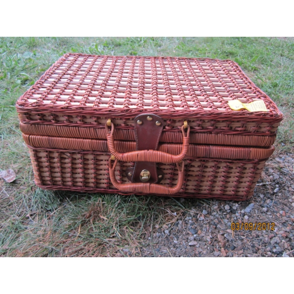 PICNIC BASKET