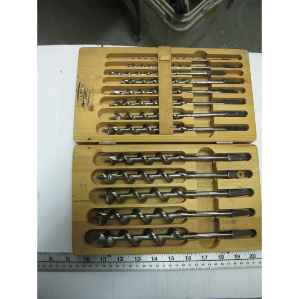 BOX W/ASST. WOOD BITS