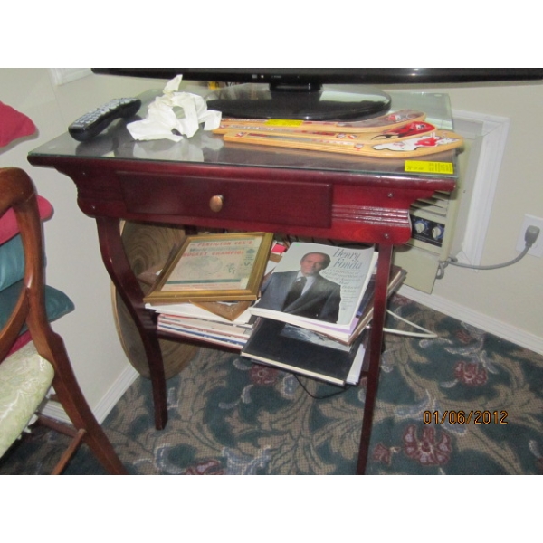 OCCASIONAL TABLE