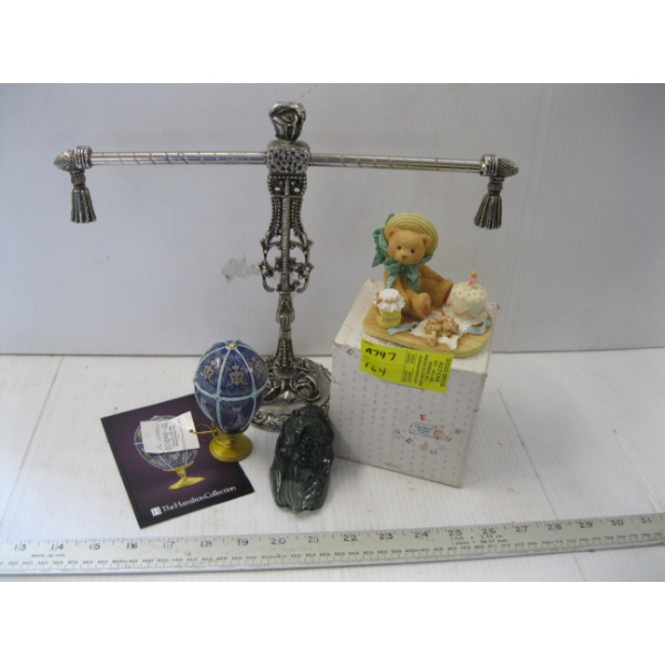 COLLECTABLE FIGURINES