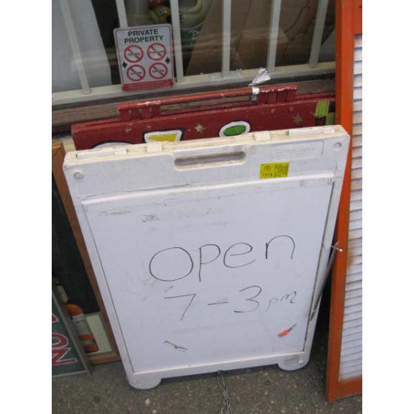 2 FOLDOUT SIGNS