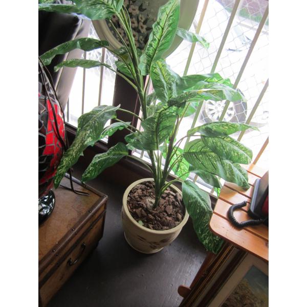 FAKE PLANT IN CERAMIC BASE
