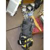 Image 1 : SET OF GOLF CLUBS IN ALIEN BAG W/STAND