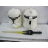 Image 3 : LIGHT SABRE & HELMET