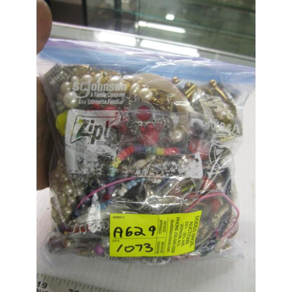 BAG OF ASST. COSTUME JEWELLERY