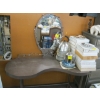 Image 1 : VANITY DRESSER W/METAL LEAF FRAMED MIRROR