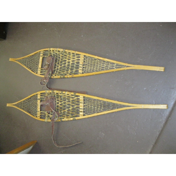 PAIR OF SNOWSHOES