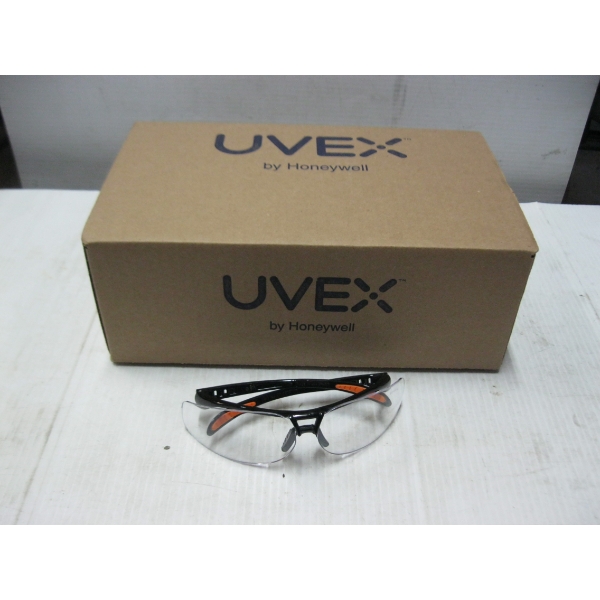 NEW BOX OF 10 PAIR OF CLEAR LENS SAFETY GLASSES