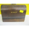 Image 3 : SINGER SEWING MACHINE IN WOOD CASE