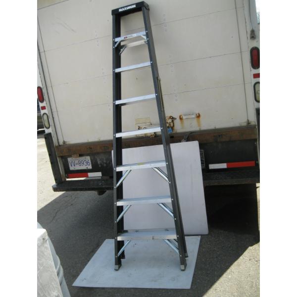 8' ALUMINUM & FIBERGLASS STEPLADDER