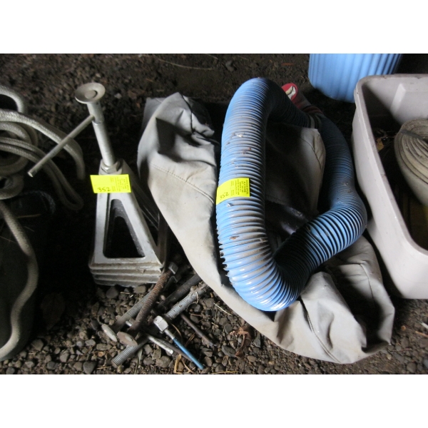 SET OF LEVELLING JACKS, SEWER HOSE & TIRE COVER