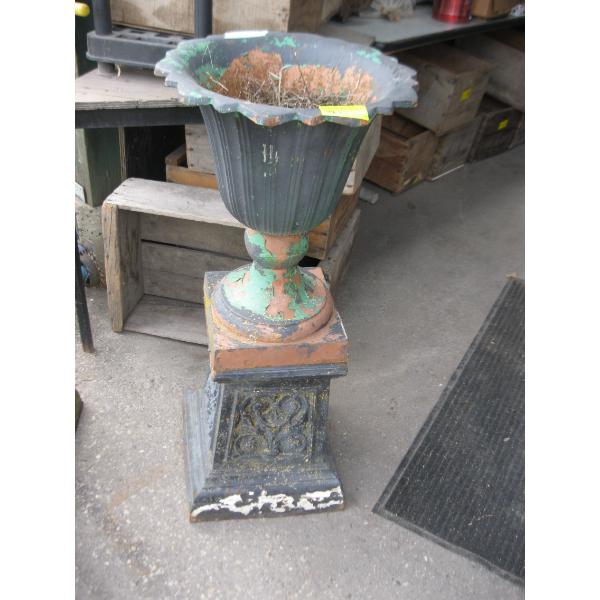 CAST IRON PLANTER