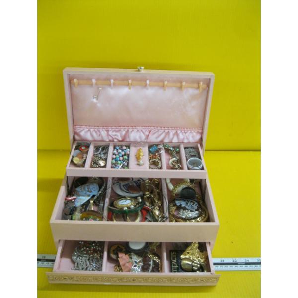 PINK JEWELLERY BOX W/MISC. COSTUME JEWELLERY