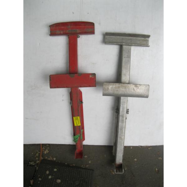 2 LADDER ATTACHMENTS 