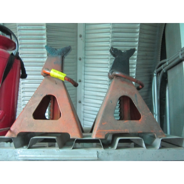 LG. PAIR OF AXLE STANDS