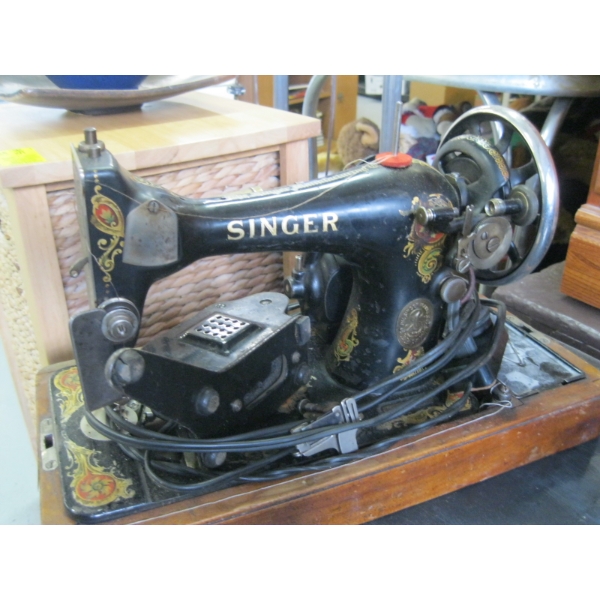 WOOD CASED SINGER SEWING MACHINE