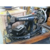 Image 1 : WOOD CASED SINGER SEWING MACHINE