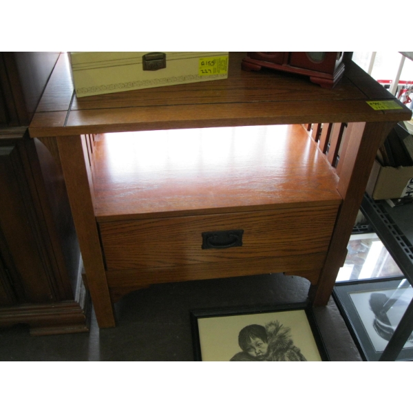 OAK SINGLE DRAWER END TABLE