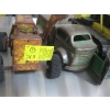 Image 2 : 2 TOYS - PART TRACTOR & GREEN RUSTY BODY TRUCK