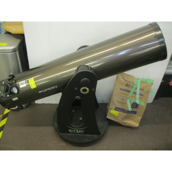 ORION LG. TELESCOPE W/BAG OF ACCESS.
