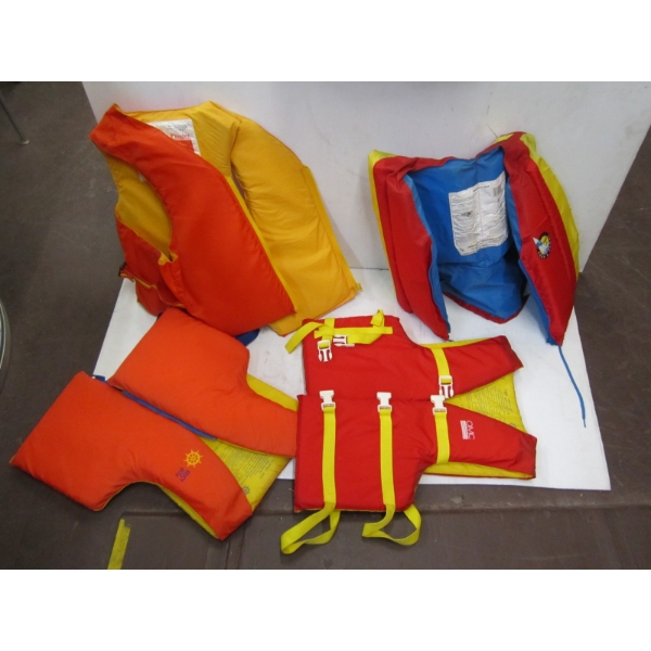 4 LIFEJACKETS