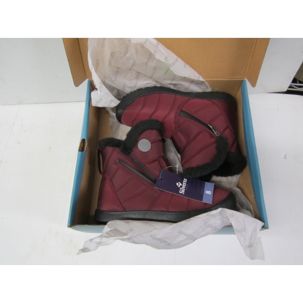 NEW PAIR OF WINTER LADIES BOOTS, SZ 8