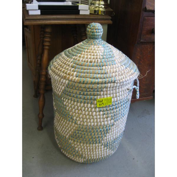 WICKER LIDDED LG. HAMPER