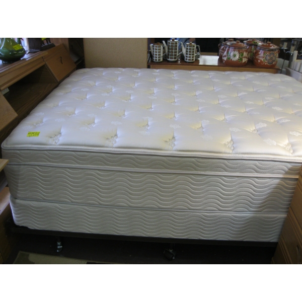 QUEEN SIZE BOX SPRING & MATTRESS W/ROLLER FRAME