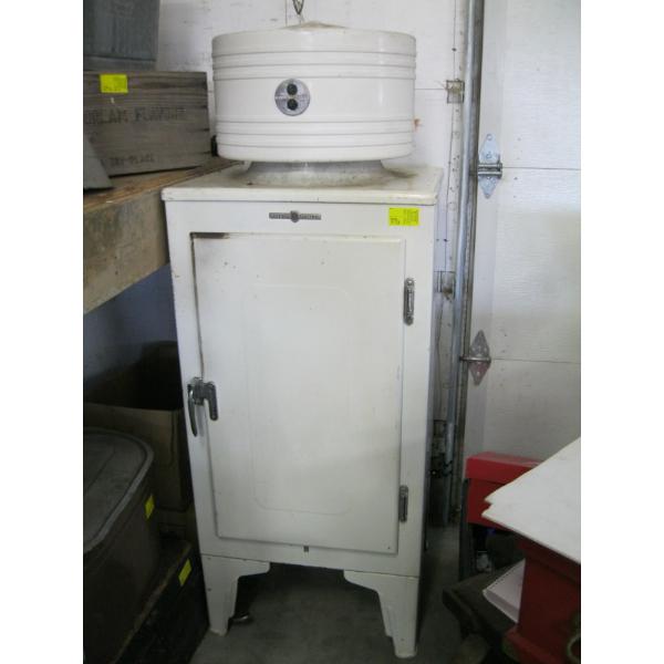 GE VINTAGE FRIDGE