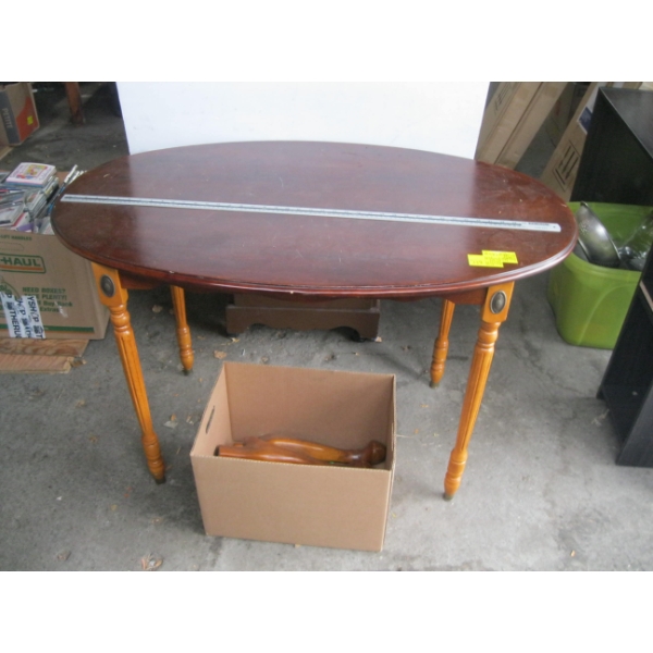 OVAL TABLE W/LONG & SHORT LEGS