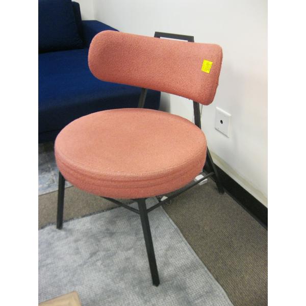 PINKISH/RED METAL FRAMED ROUND SEAT UPHOLSTERED CHAIR