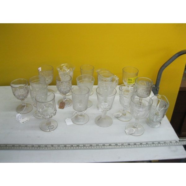 LG. LOT OF VINTAGE GLASSWARE & CREAMERS