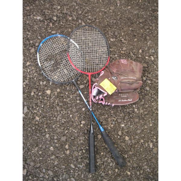 RAWLINGS KIDs BASEBALL GLOVE & 2 BADMINTON RACKETS