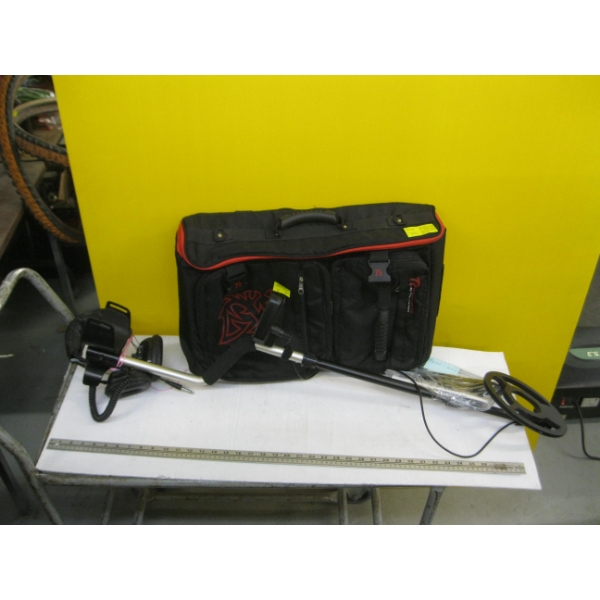 TEKNETICS DELTA 4000 METAL DETECTOR W/BAG