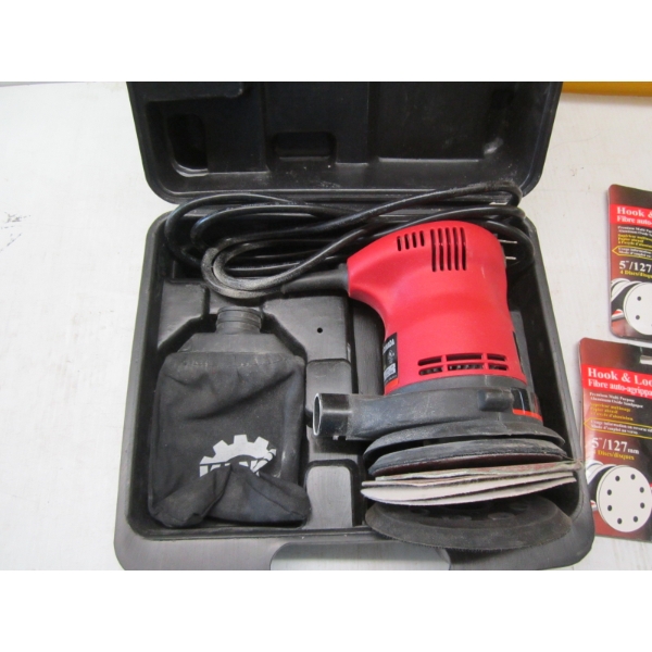 KING CANADA SANDER W/CASE & ACCESS.