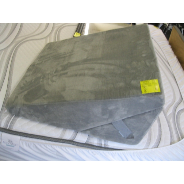 SLEEPING PADDED WEDGE
