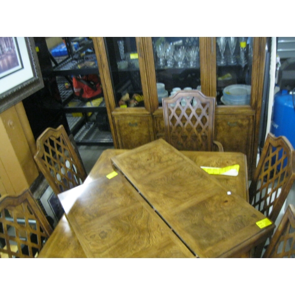 DINING TABLE W/6 UPHOLSTERED CHAIRS