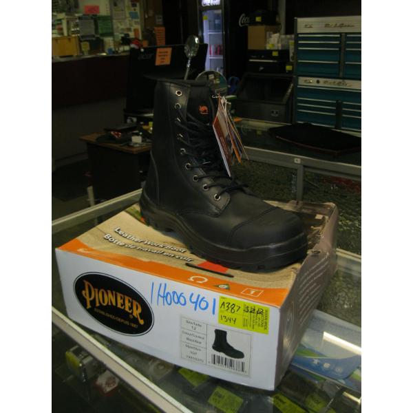 NEW PAIR OF PIONEER SZ 12 SAFETY STEEL TOE BOOTS