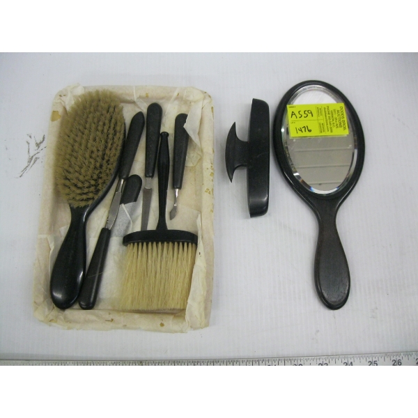 VINTAGE MIRROR & BRUSH SET