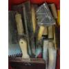 Image 2 : BIN OF MISC. TOOLS & TROWELS