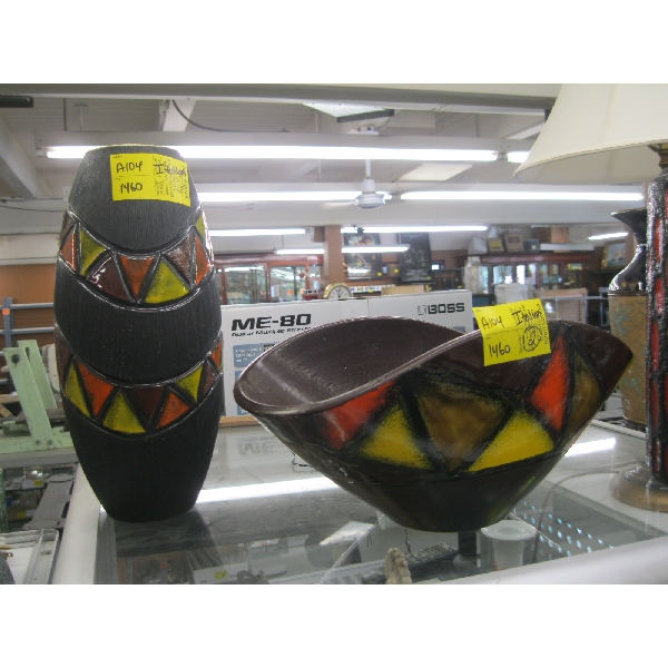 2 PIECES OF ITALIAN POTTERY