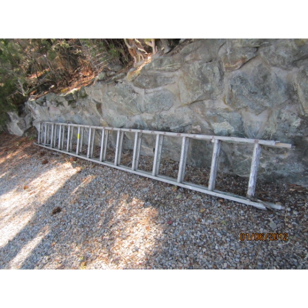 26' ALUMINUM EXTENSION LADDER
