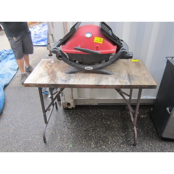 SM. WEBER CAMPING BBQ W/WOODEN FOLDING TABLE